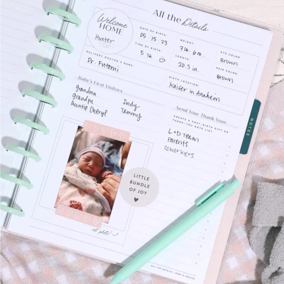 Undated Butterflies & Blooms Pregnancy Happy Planner Classic Pregnancy Layout 9 - Picture 6 of 6